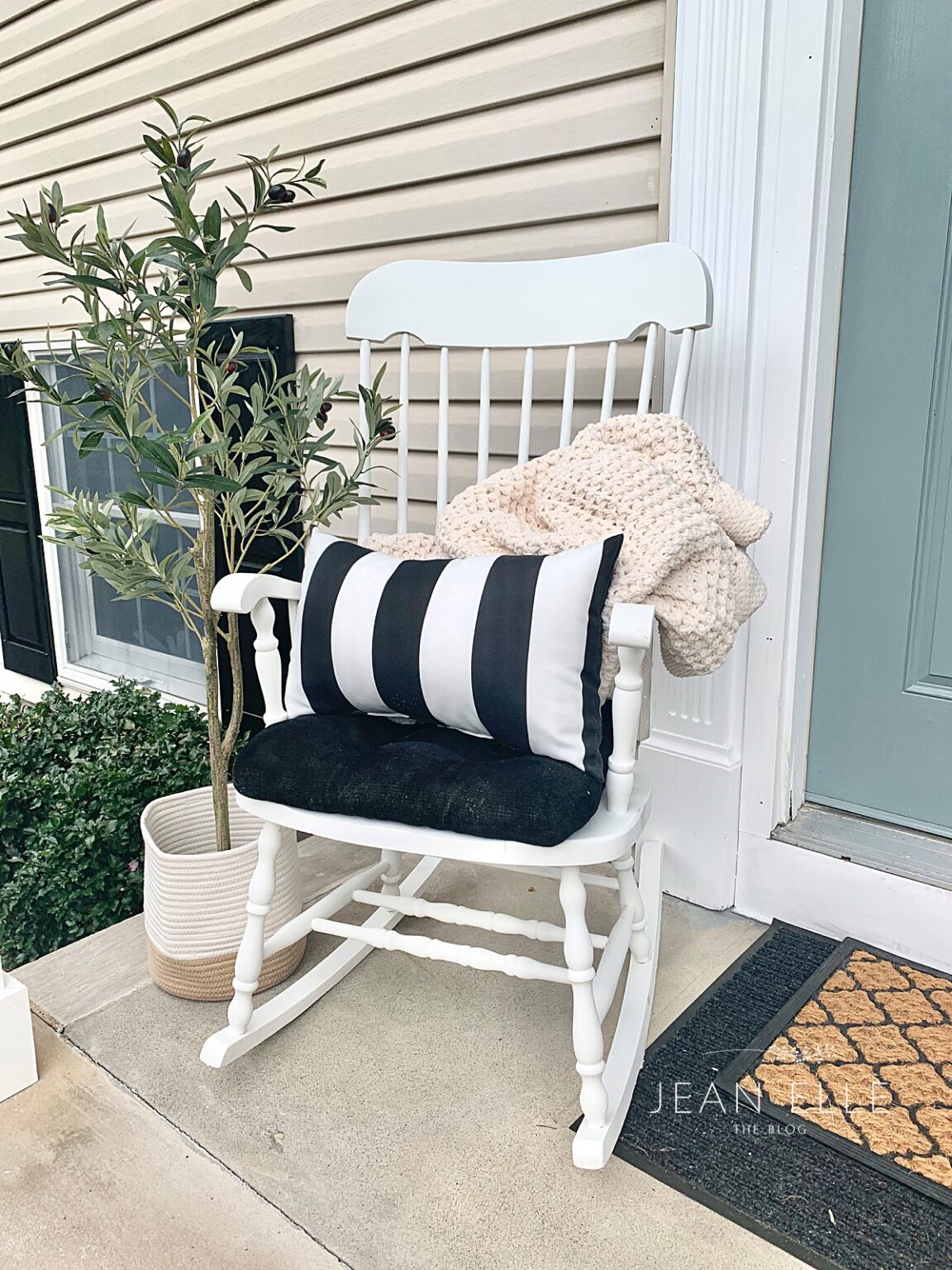 Rocking Chair Makeover with Chalk Paint - Jean Elle Home